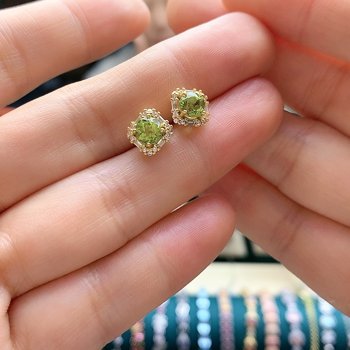 橄榄石耳钉银S925镶嵌