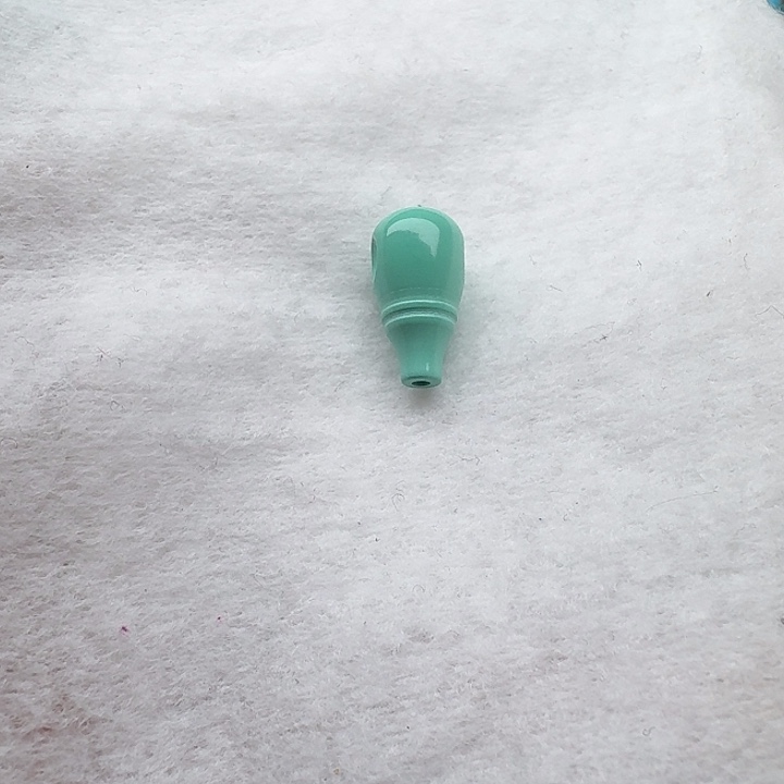 尺寸：对孔9.4绿三通一颗，适合搭配3,4,5,6的串