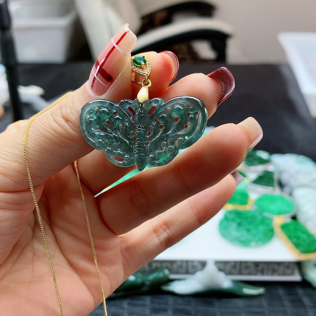 【闪购商品】翡翠吊坠(赠链)未镶嵌