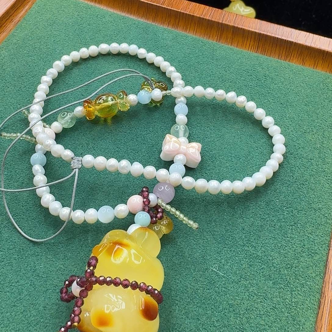 琥珀颈饰未镶嵌琥珀颈饰