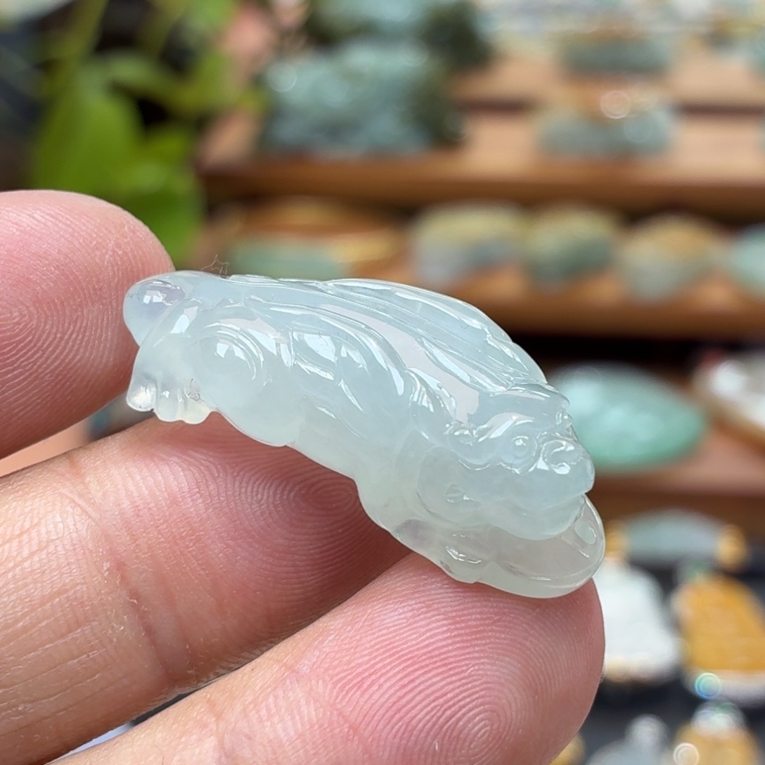 翡翠未镶嵌颈饰貔貅