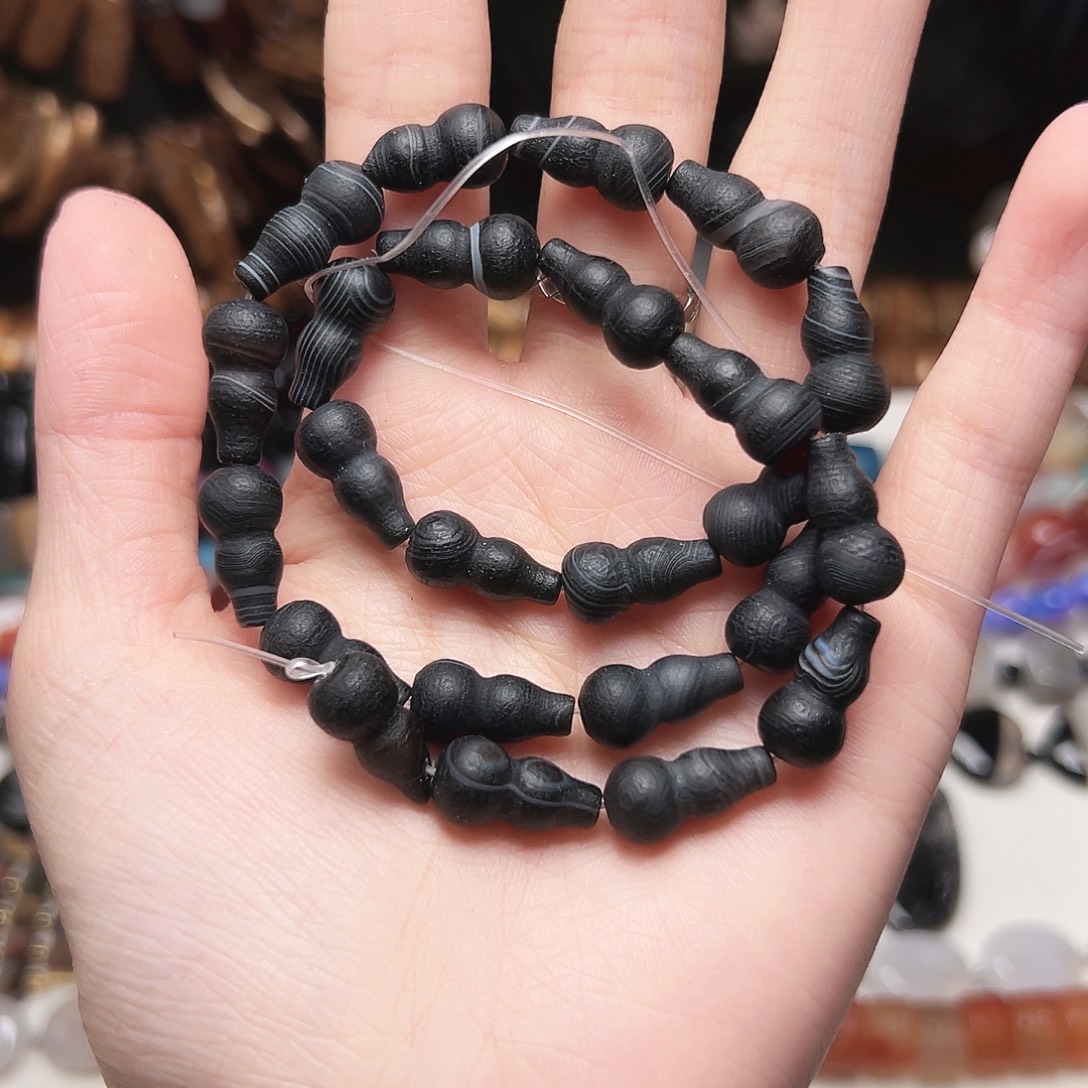 玛瑙/玉髓合金珠宝半成品u374。葫芦黑缠丝玛瑙一条8mm