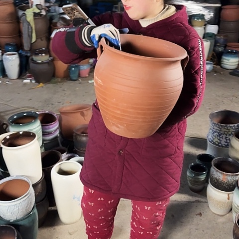 口28高30瑕疵底裂盆子 