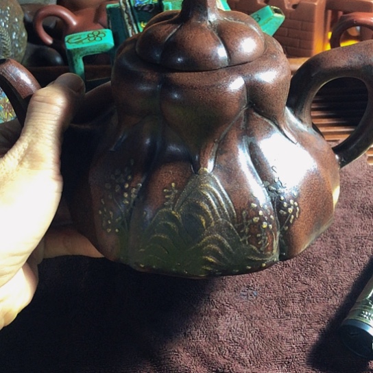 紫砂茶壶原矿泥料手工制作的紫砂壶。