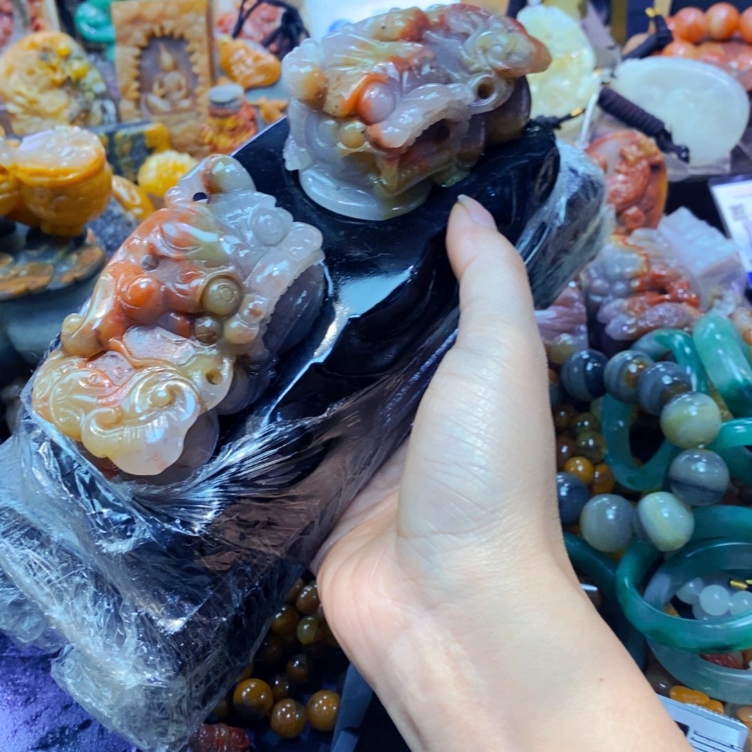 未镶嵌石英质玉（黄龙玉）颈饰