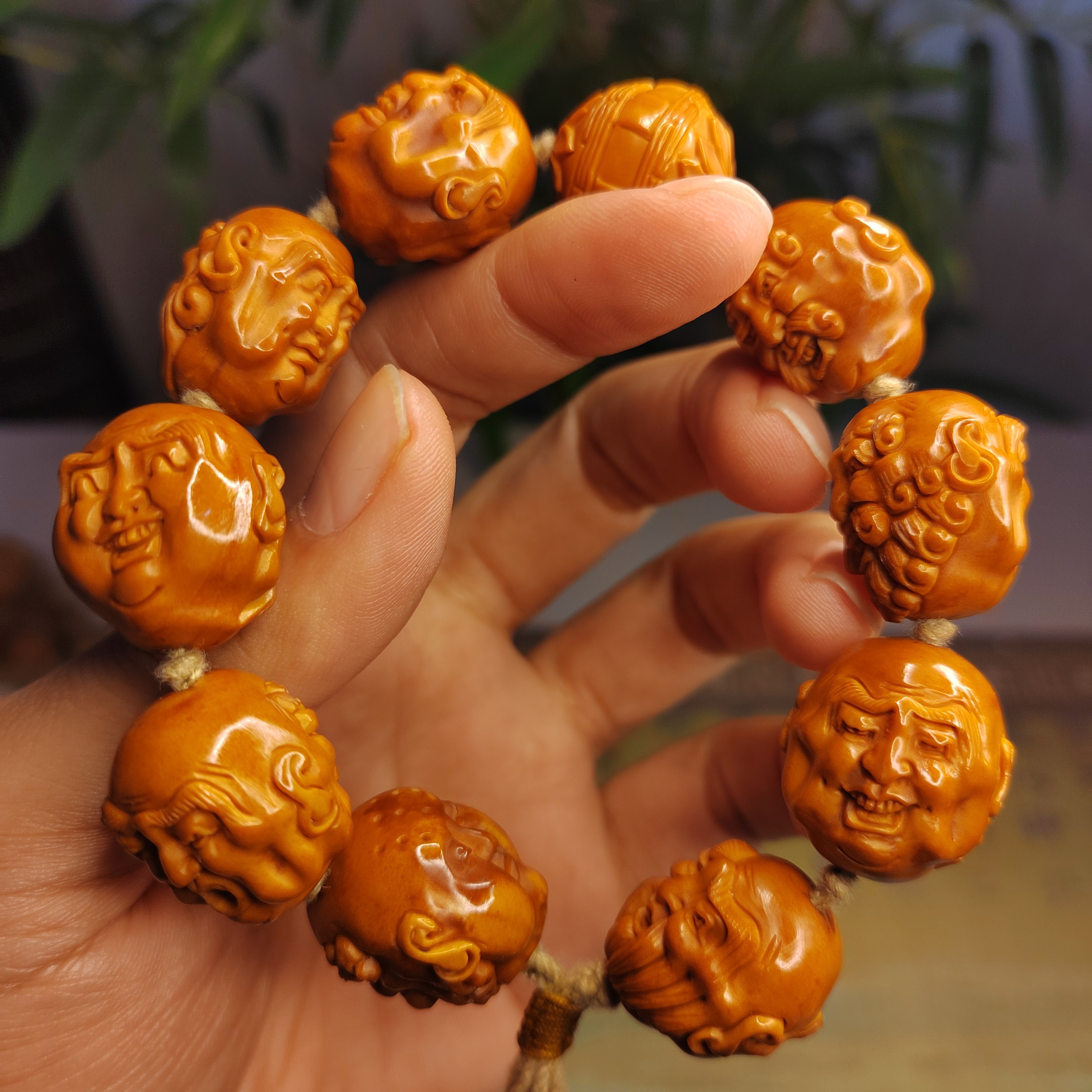 2.1双面须派罗汉，雕工非常好，橄榄核雕手串