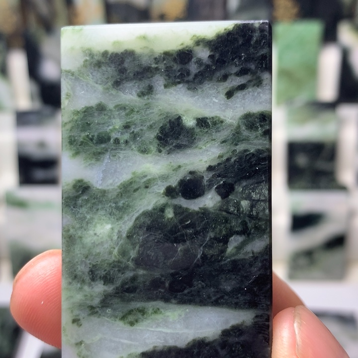 独山玉颈饰未镶嵌