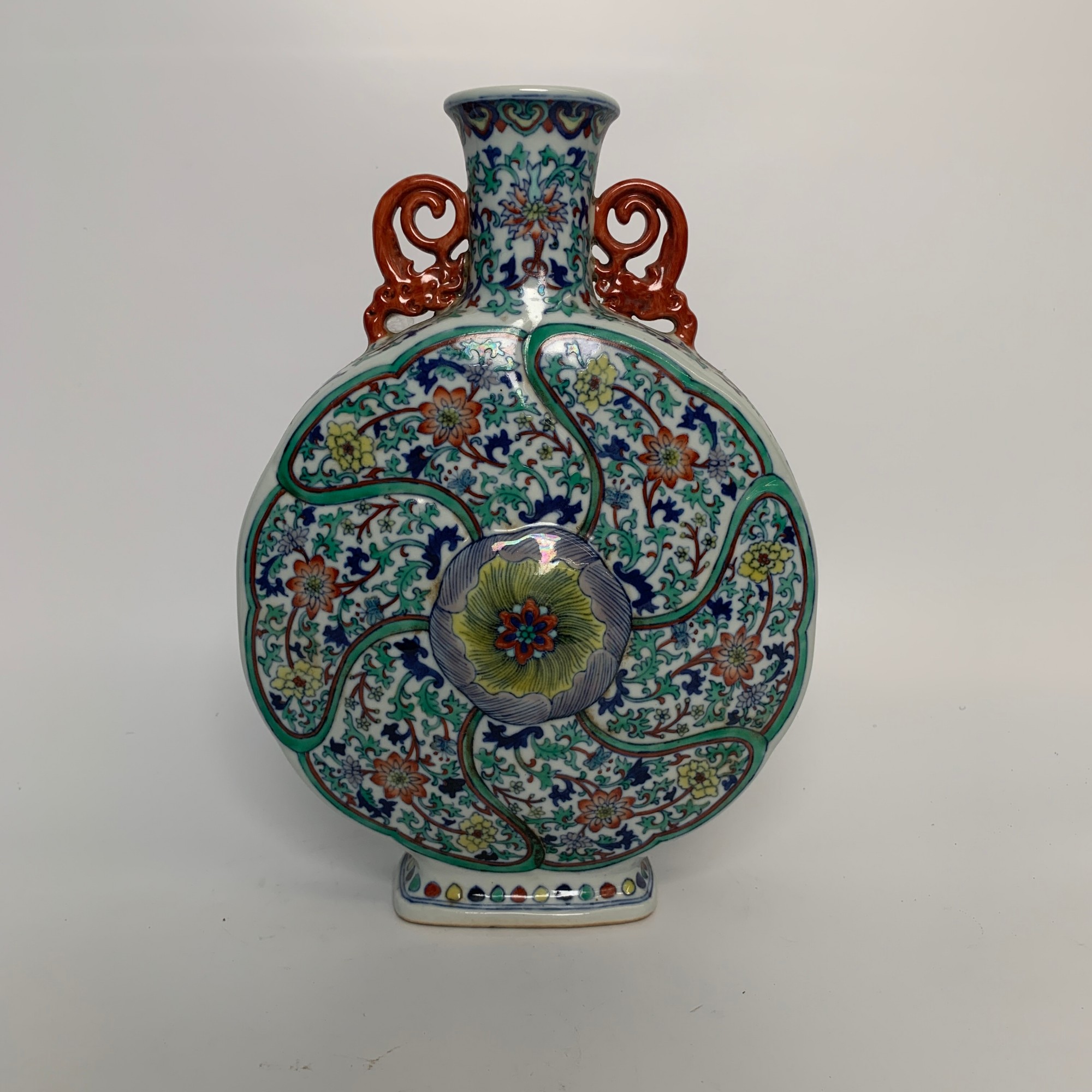 清乾隆・斗彩花卉纹双耳抱月瓶C124WX1216024