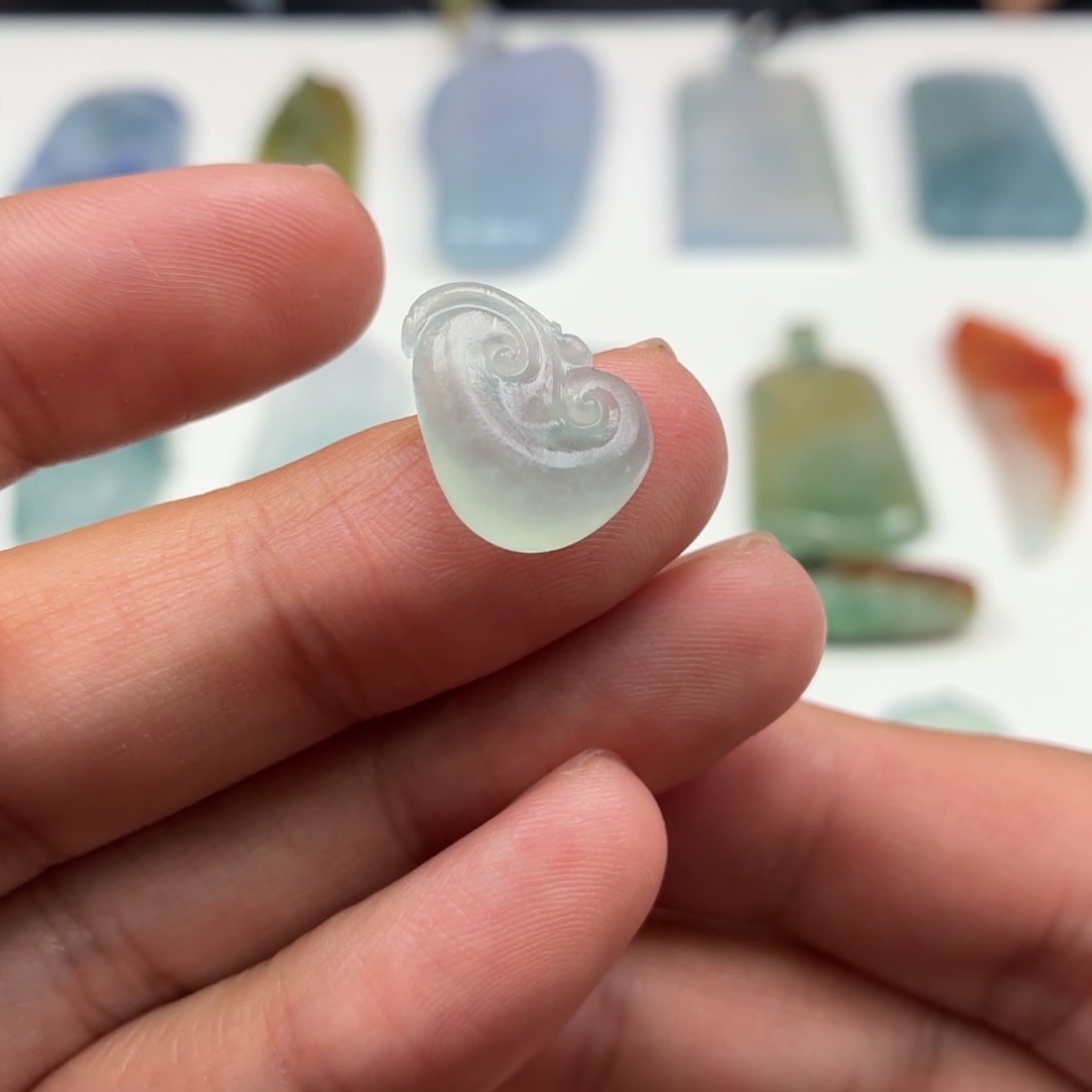 定制翡翠未镶嵌如意