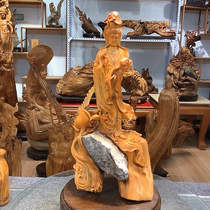 柏木（崖柏）抱石观音