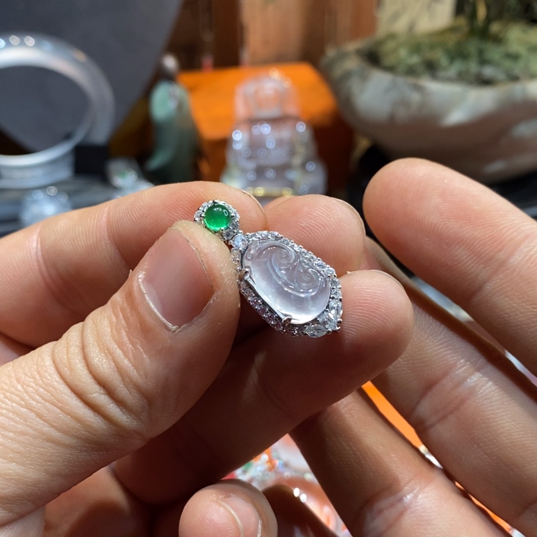 石英质玉颈饰未镶嵌