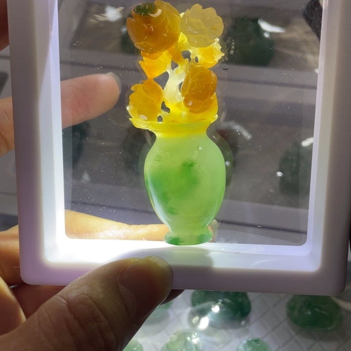 石英质玉（黄龙玉）颈饰未镶嵌