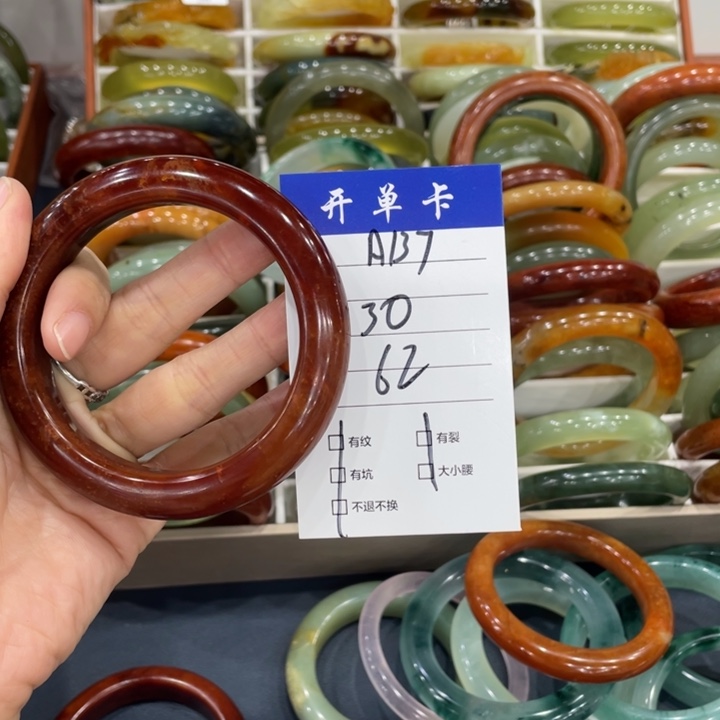 美***美石英质玉未镶嵌手镯