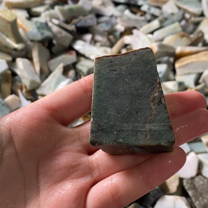 翡翠颈饰未镶嵌天然翡翠