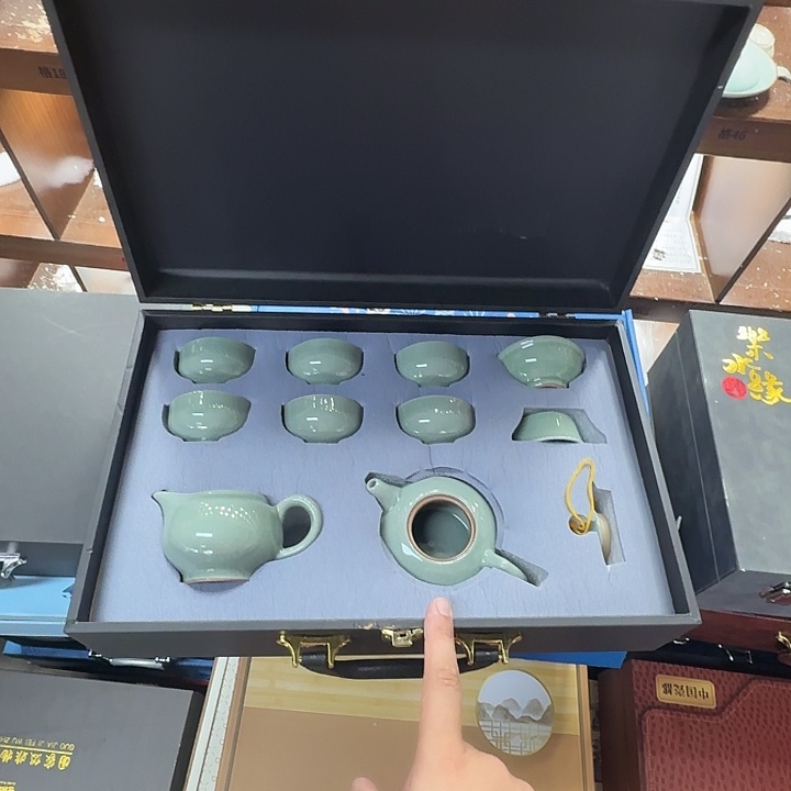 孤品茶具套装等。