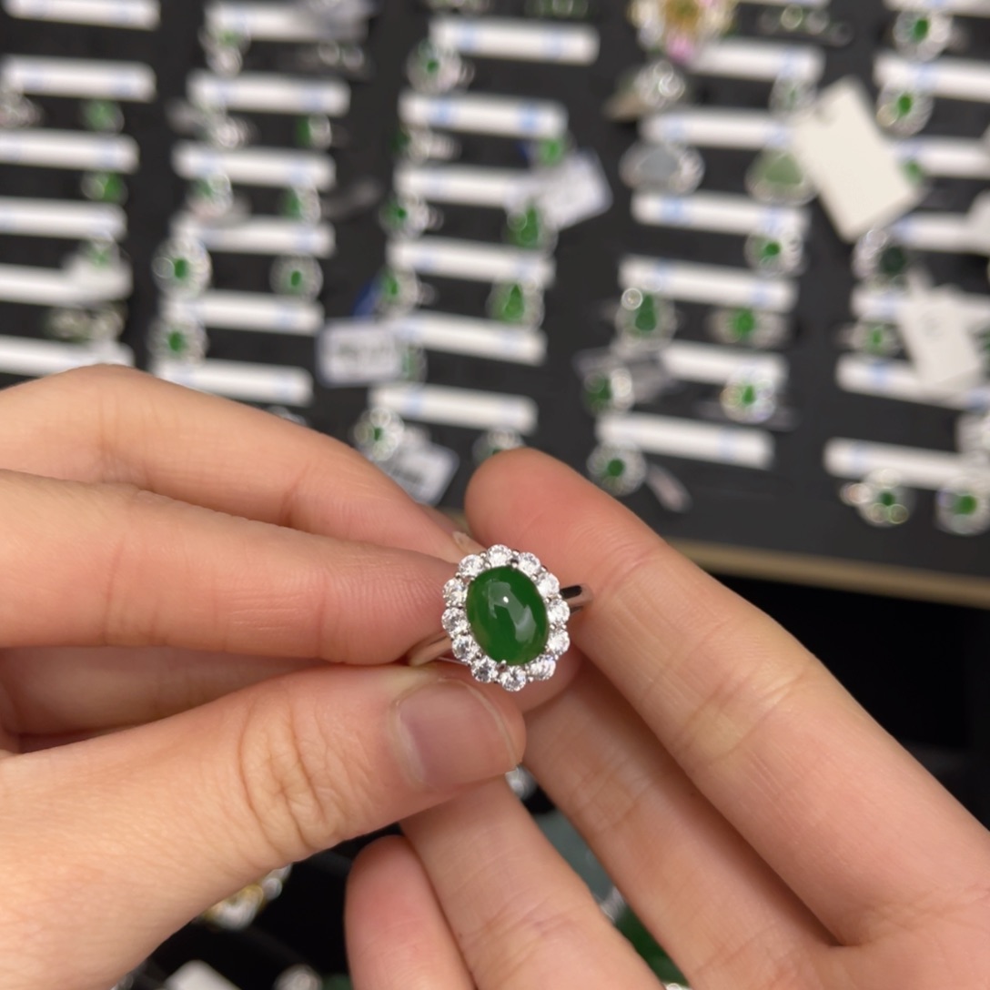 翡翠戒指银S925镶嵌翡翠戒指