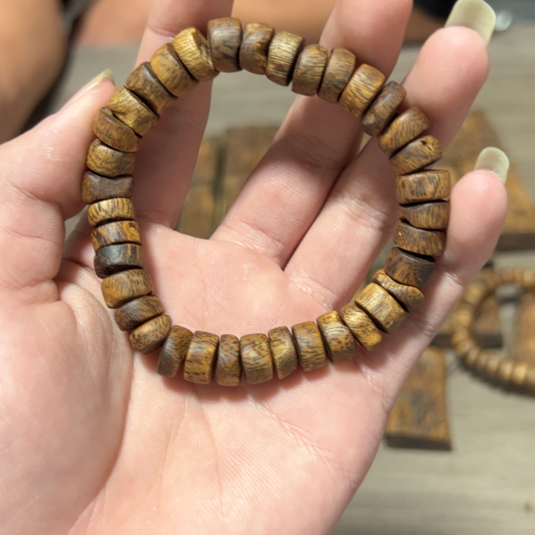沉香木手串金莎叶片珠10.7克