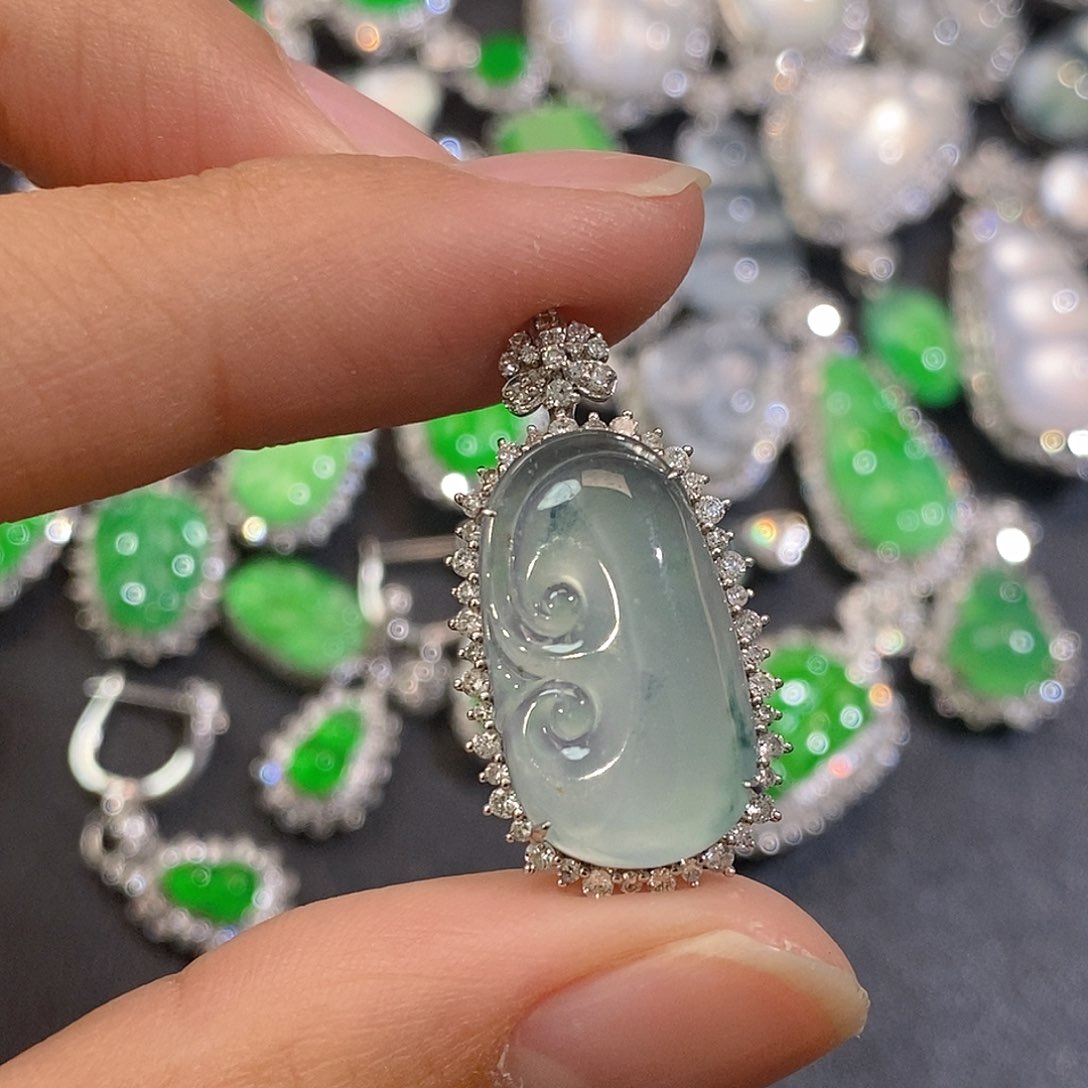 翡翠颈饰18K金镶嵌天然缅甸A货翡翠