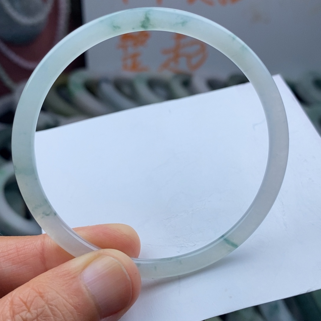 翡翠手镯未镶嵌叮当