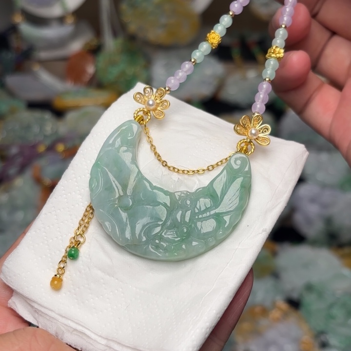 翡翠颈饰未镶嵌吊坠