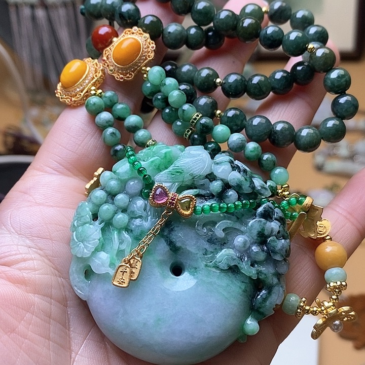 翡翠颈饰未镶嵌夏**忆一套2000做好不退