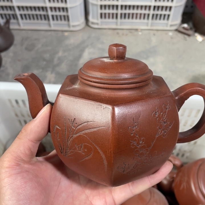 老厂紫砂壶一件。