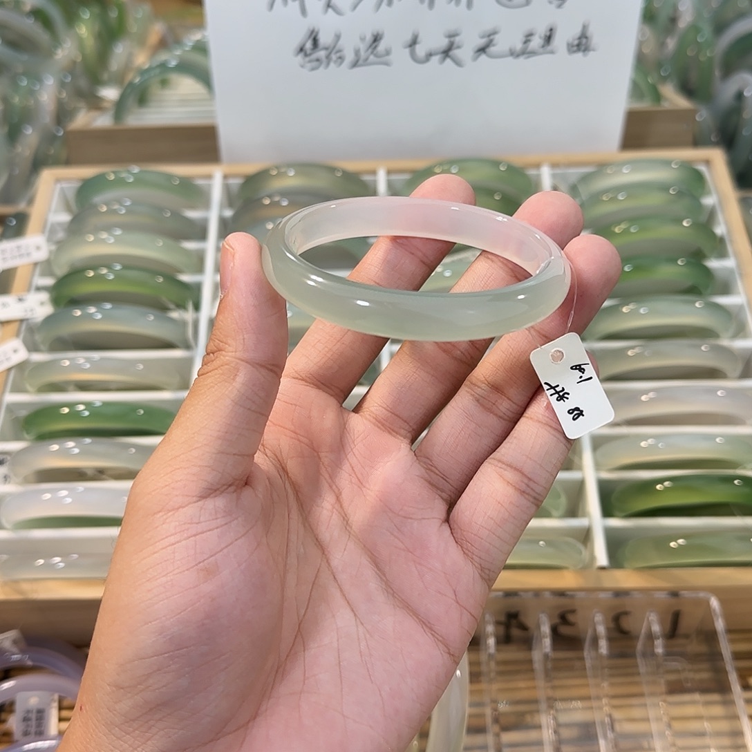 玛瑙/玉髓未镶嵌手镯圈口60.1