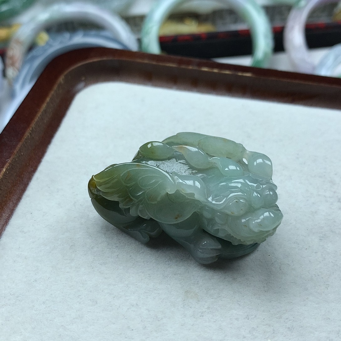 翡翠未镶嵌颈饰飞天貔貅