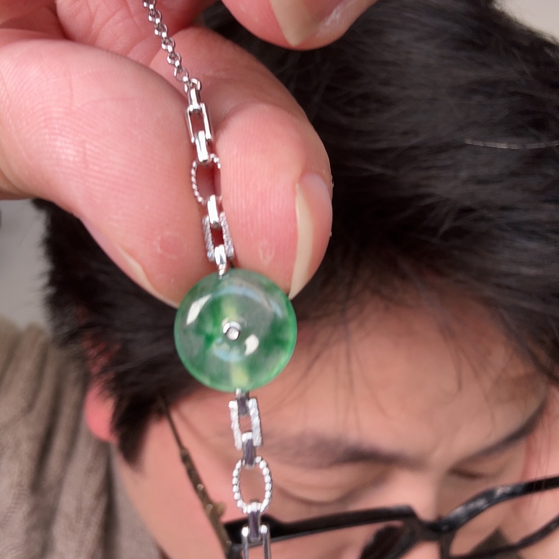 5***2翡翠18K金镶嵌颈饰一件