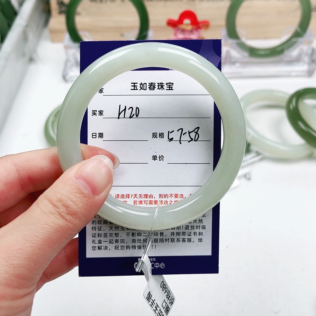 和田玉手镯未镶嵌