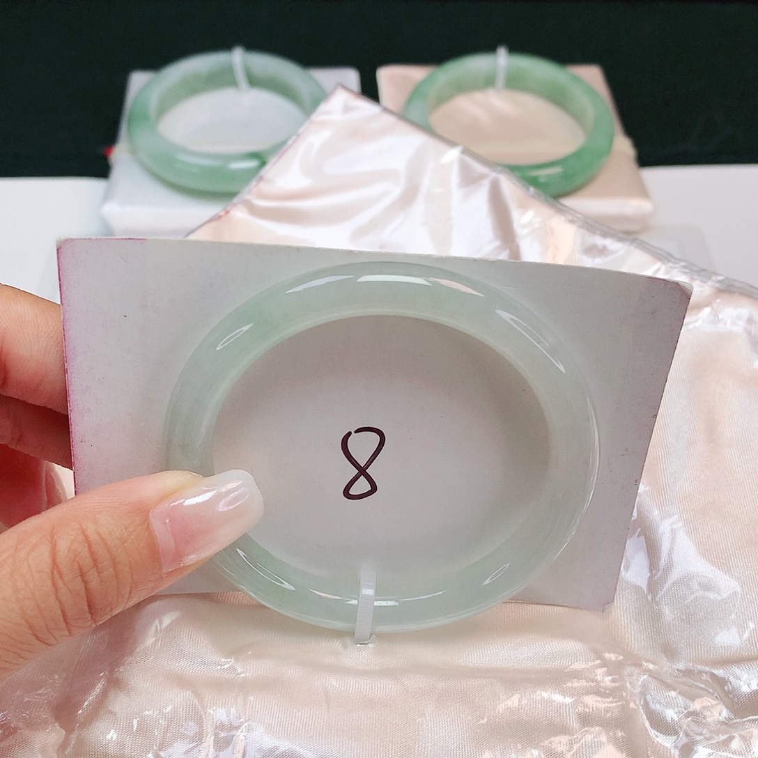 翡翠未镶嵌手镯 圆条52+
