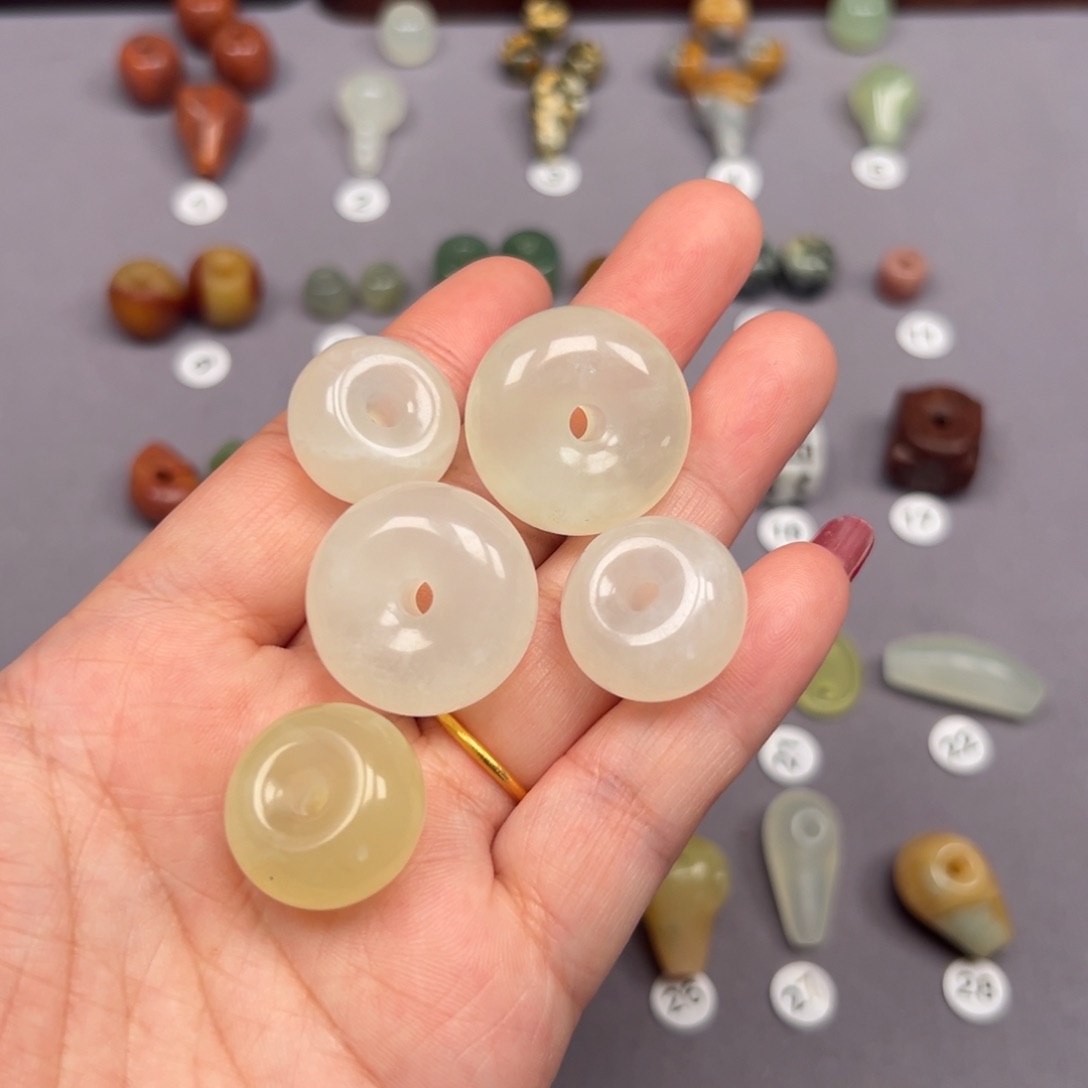 蛇纹石玉颈饰未镶嵌发一个