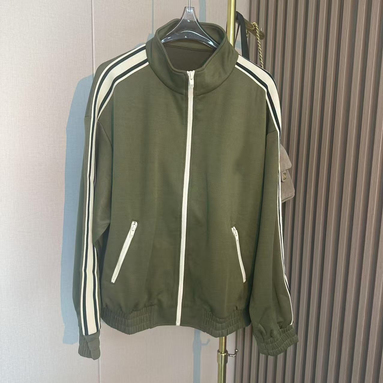 BT墨绿色C字订珠侧条纹百搭时尚拉链外套