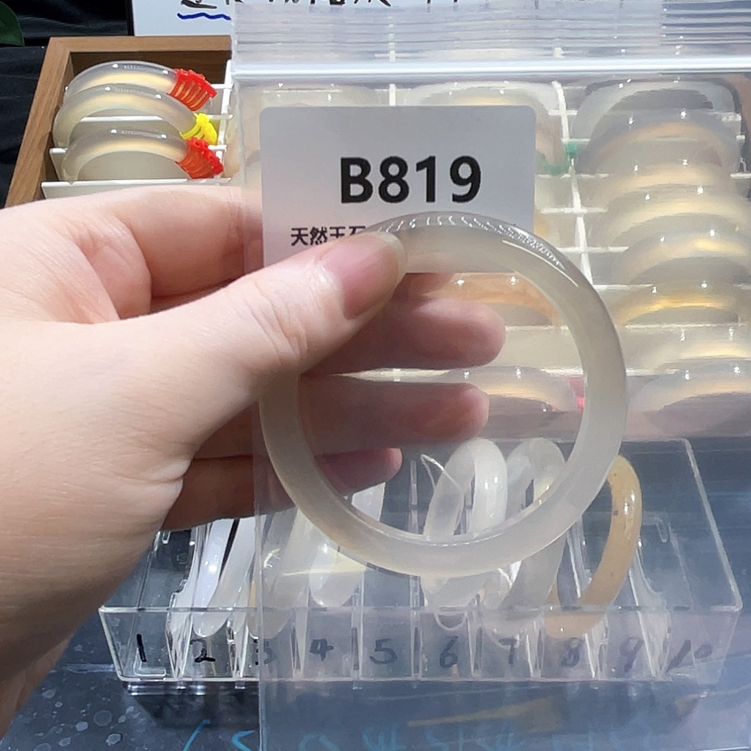 L***'玛瑙/玉髓手镯未镶嵌