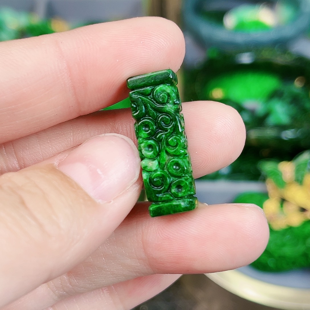 翡翠颈饰未镶嵌吊坠