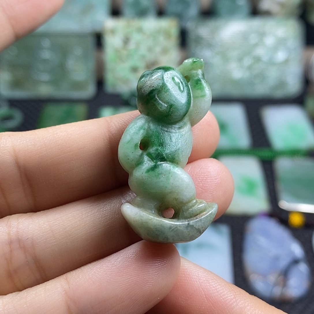 翡翠未镶嵌挂件缅甸天然翡翠童子