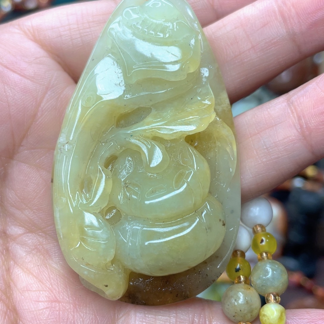 蛇纹石玉颈饰未镶嵌