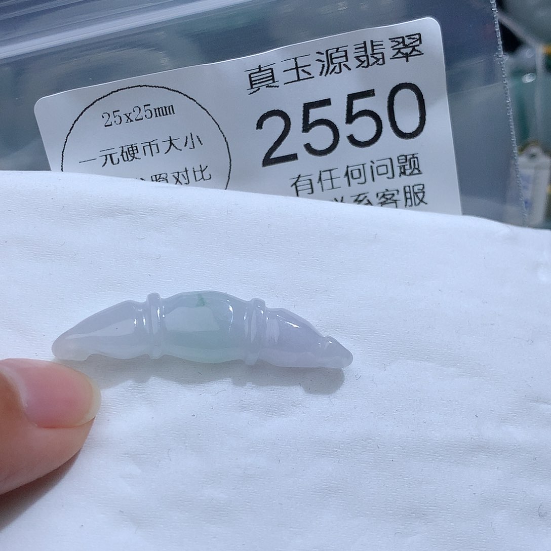 翡翠颈饰未镶嵌2550。