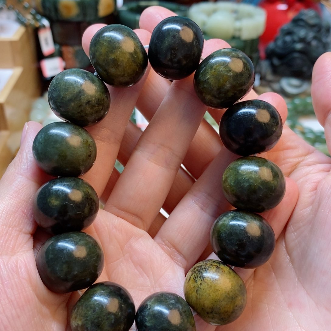 透闪石质玉手串未镶嵌