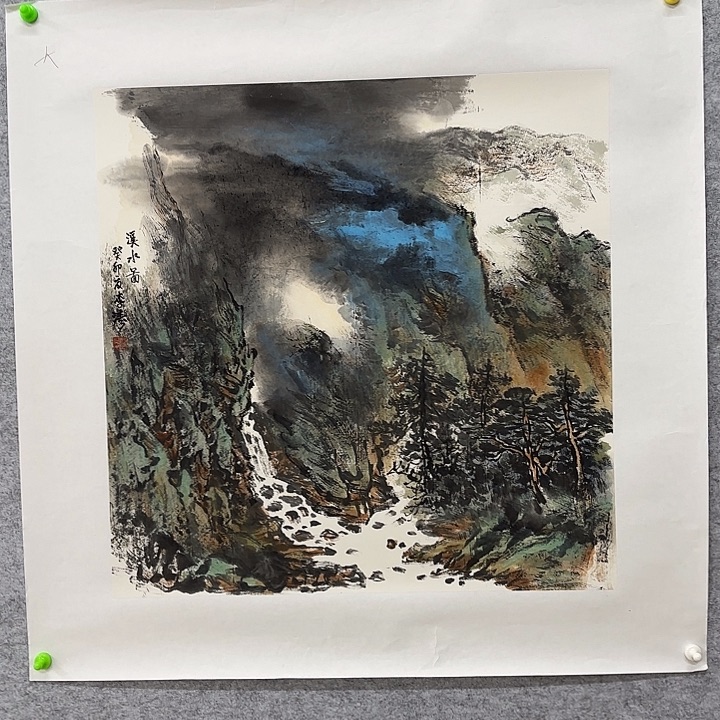 国画花鸟的翅膀和翅膀都是白色和