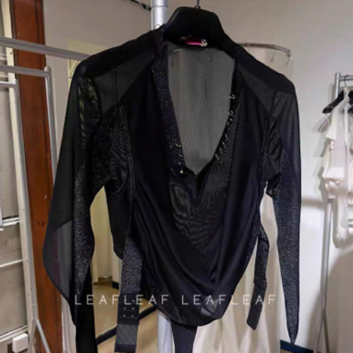 SULTRY VIRGIN 不规则半袖V领穿孔连体衣 | LEAFLEAF设计师品牌