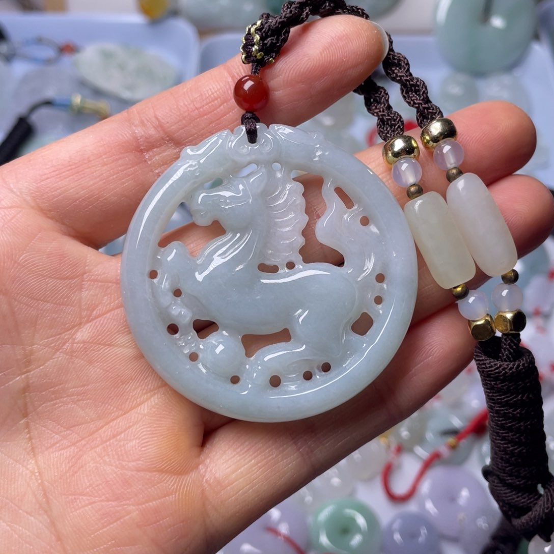 翡翠颈饰未镶嵌翡翠