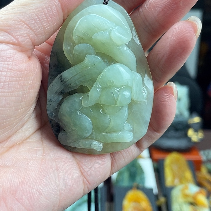 未镶嵌蛇纹石玉颈饰