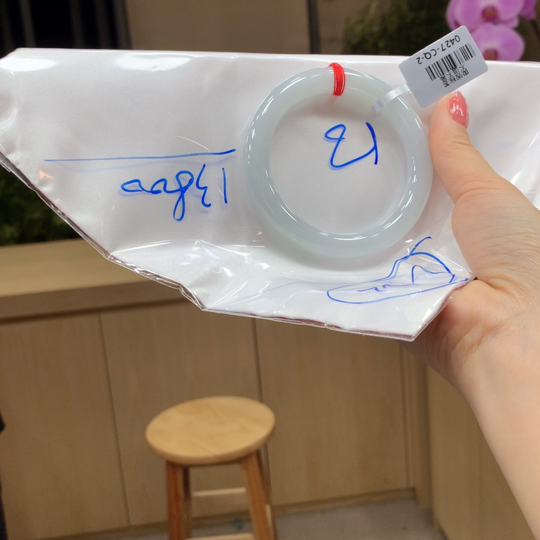 翡翠手镯未镶嵌不退不换