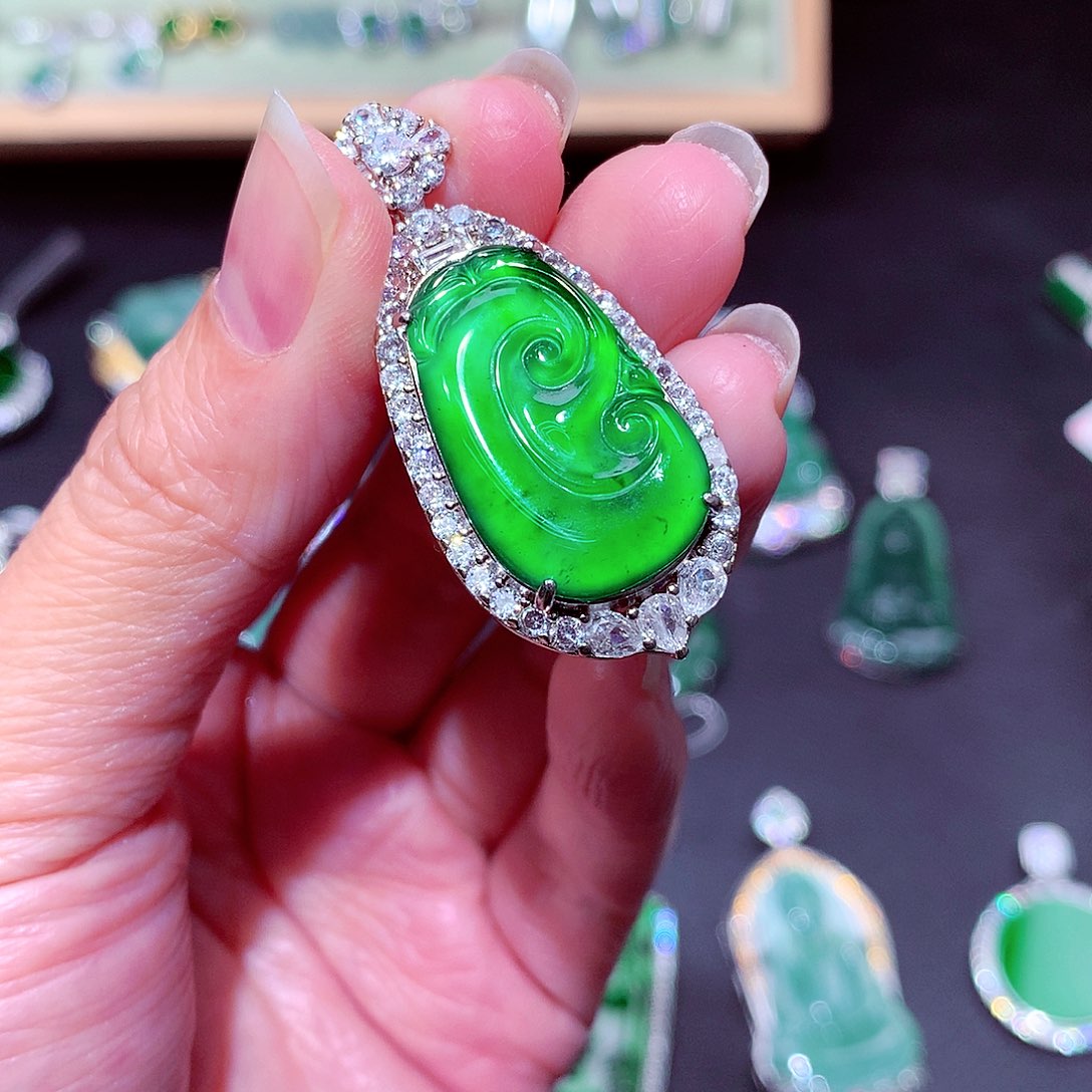 【闪购商品】翡翠吊坠(不含链)未镶嵌