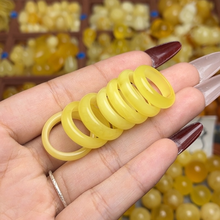 蜜蜡未镶嵌珠宝奇石鸡油黄满蜡妖花戒圈一个