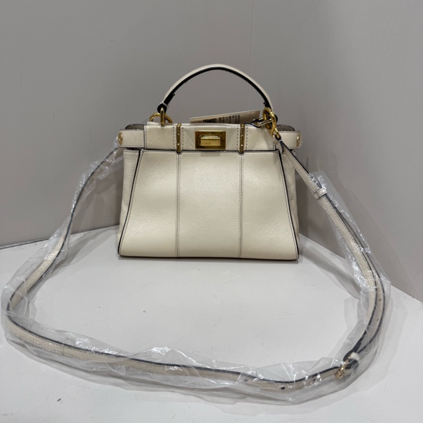 95新 FENDI/芬迪 【龙】77 0861 奶油白金扣油蜡皮斜挎包