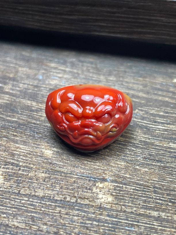 南红黄皮包浆锦红兽面18.2×13.2×9.2mm