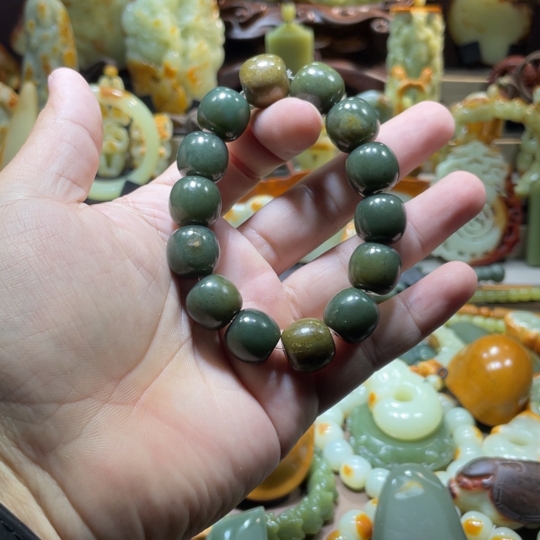 透闪石质玉未镶嵌珠宝奇石