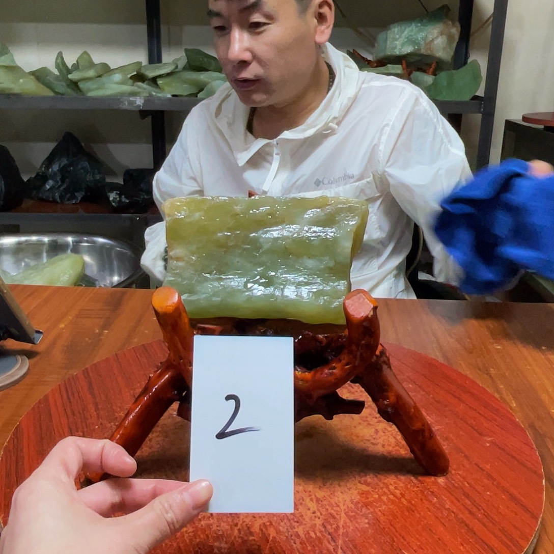 蛇纹石玉未镶嵌原石2